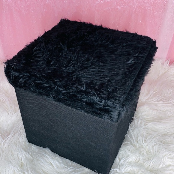 Other - 🌟1 LEFT💗Faux Fur Collapsible Storage Bin Cube!